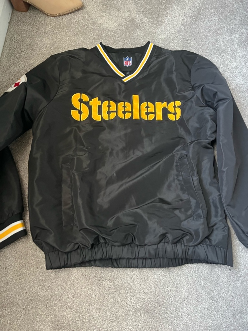 NFL V-Neck Fan Pullover in Black, Gold and White